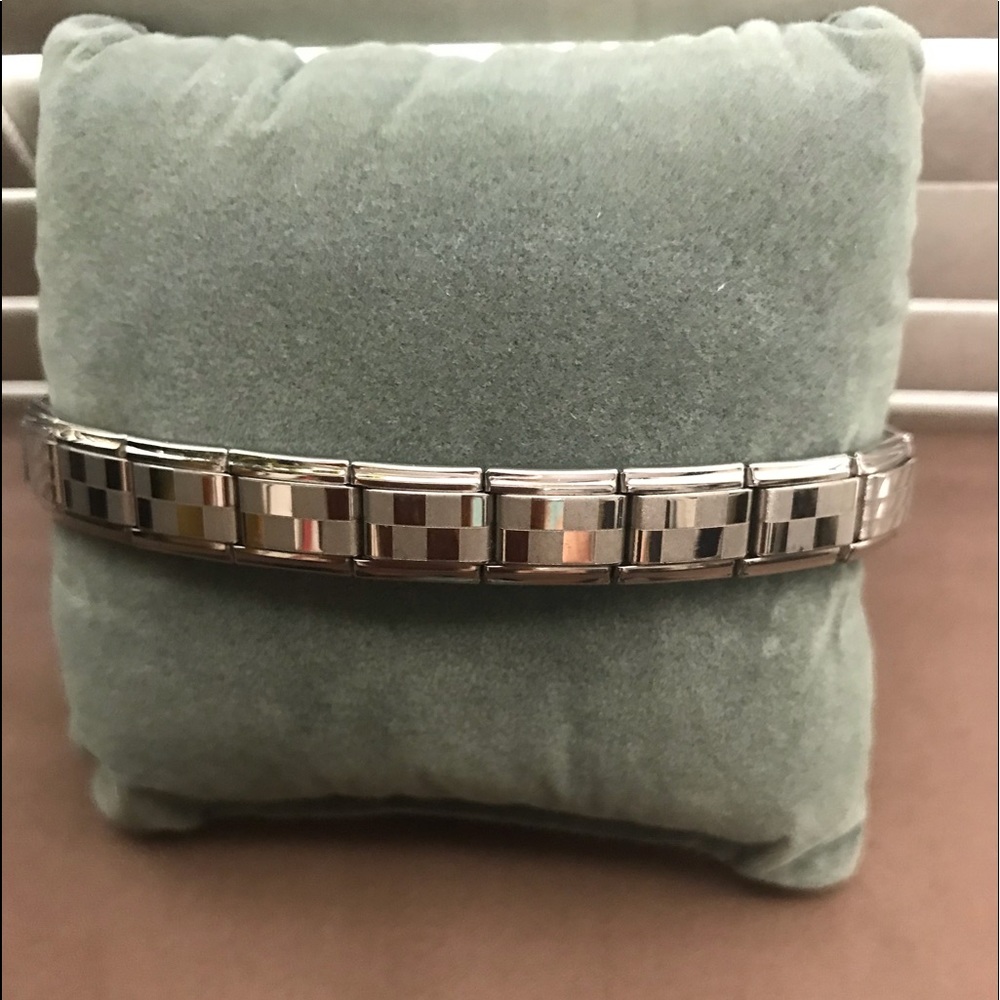 NWOT, DynaFlex Add A Link Stretch Bracelet